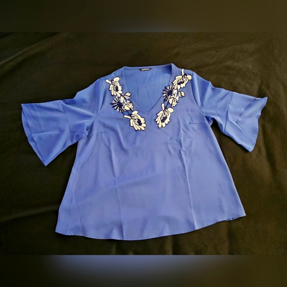 Bloomchic Blue Applique Blouse with Bell Sleeves Size 14-16, Never Worn